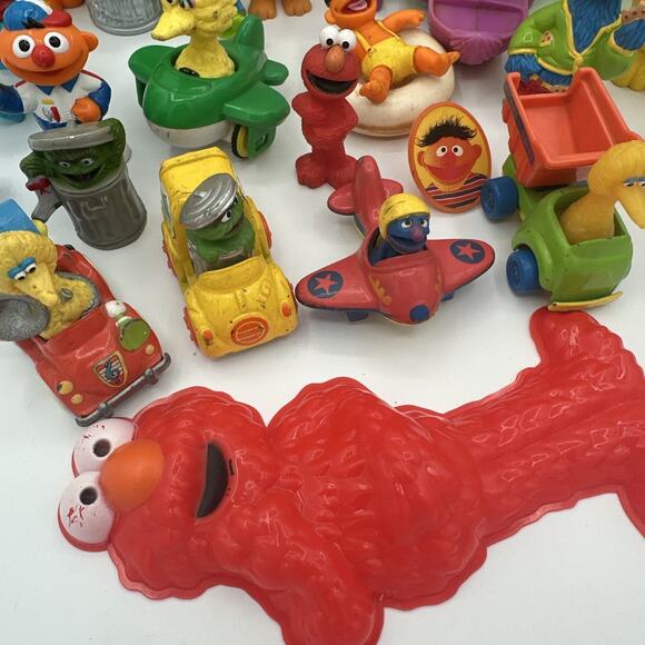 Vintage Sesame Street Toy Lot - PVC Figures, Cups, Big Bird Bert Ernie Elmo - Picture 7 of 8